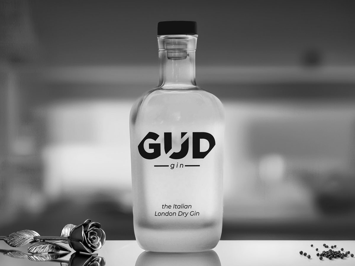 GUD Gin bottle featuring a premium blend of 20 botanicals, including citrus, floral, and herbal notes, with a distinct Tuscan juniper flavour.